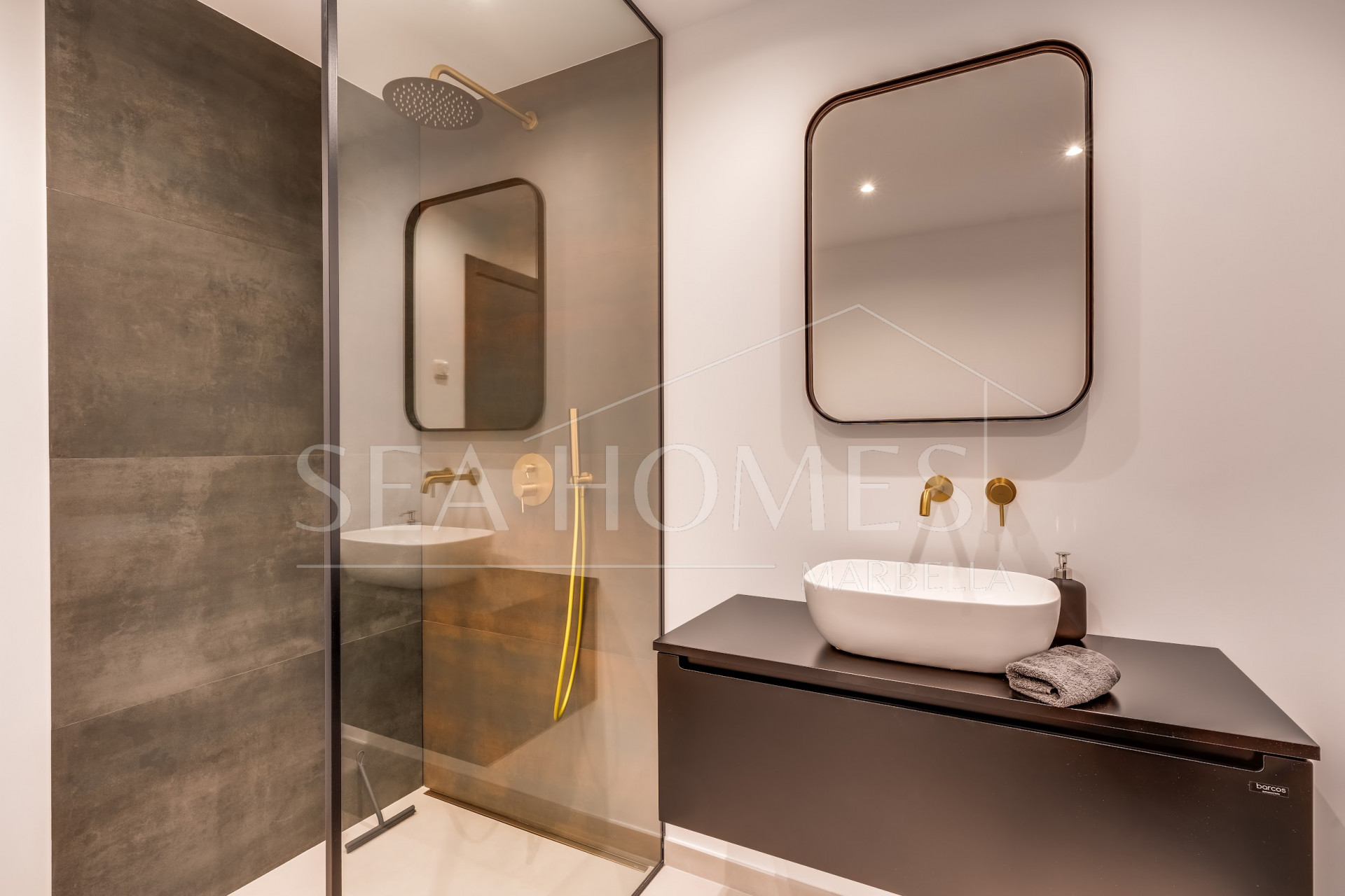 Luxury 3-Bedroom Apartment with Stunning Mediterranean Views