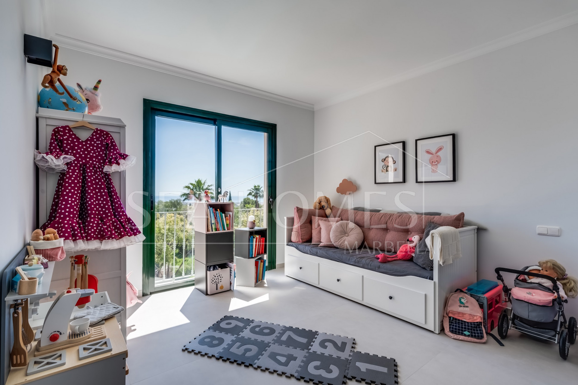 Luxury 3-Bedroom Apartment with Stunning Mediterranean Views