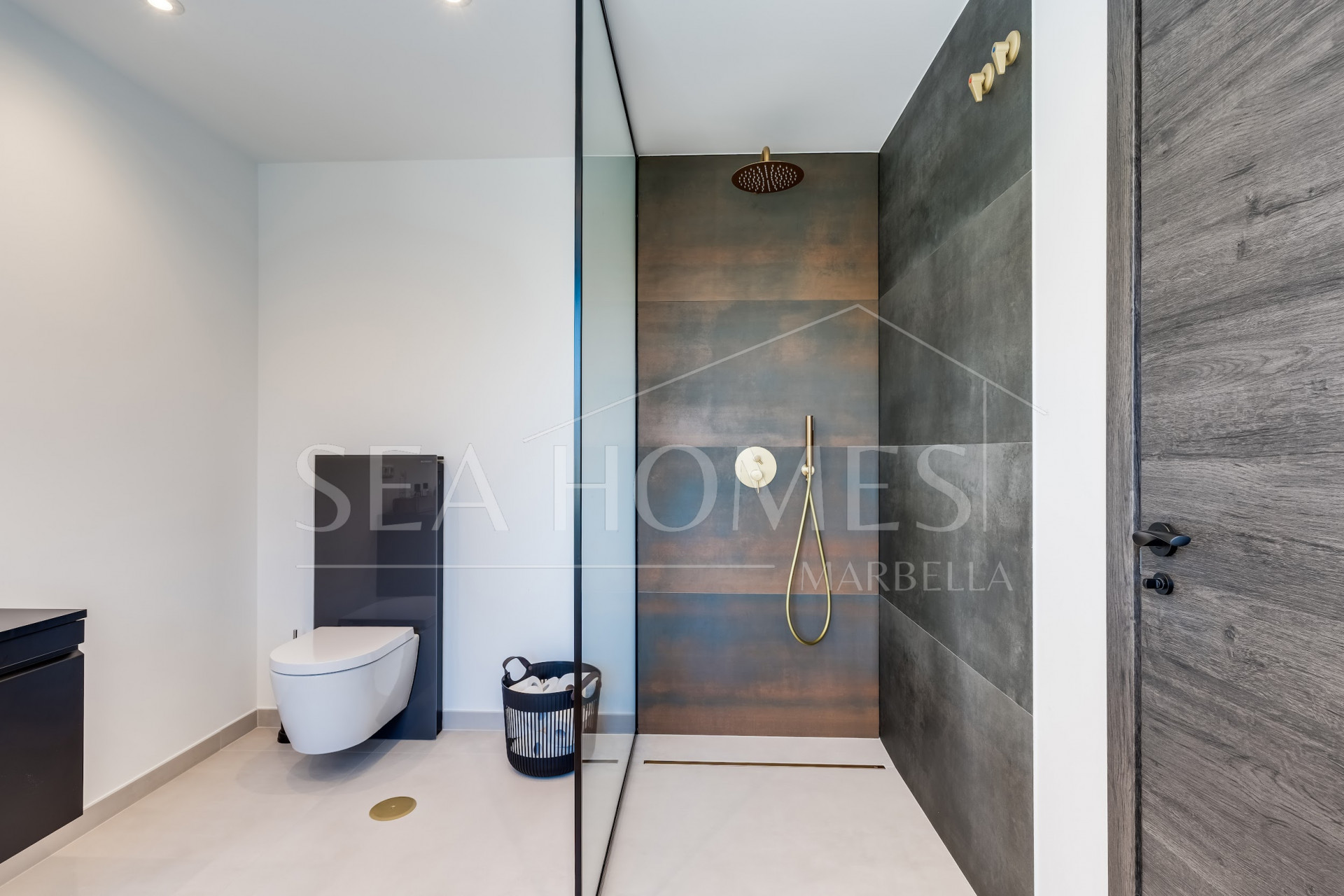 Luxury 3-Bedroom Apartment with Stunning Mediterranean Views