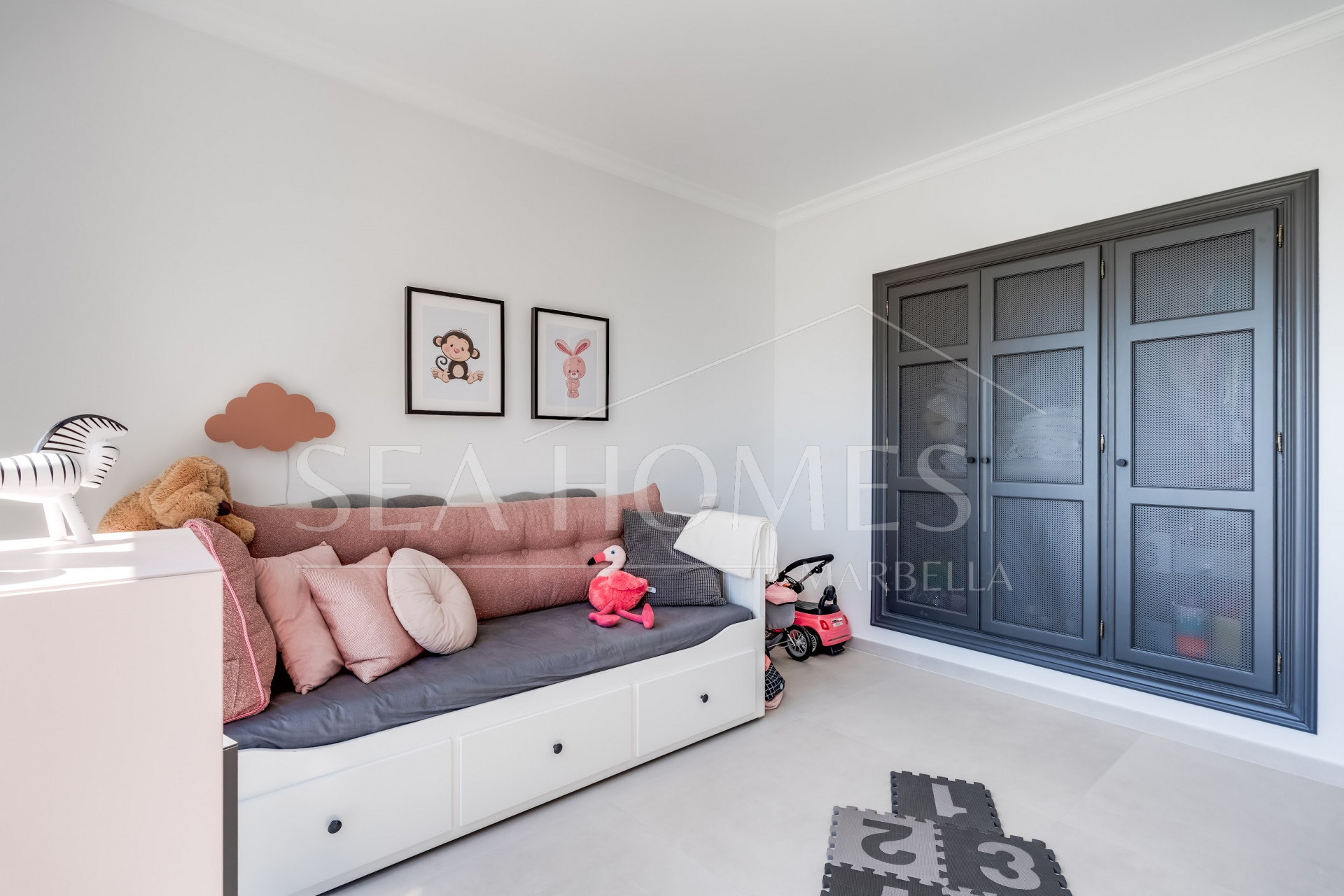 Luxury 3-Bedroom Apartment with Stunning Mediterranean Views