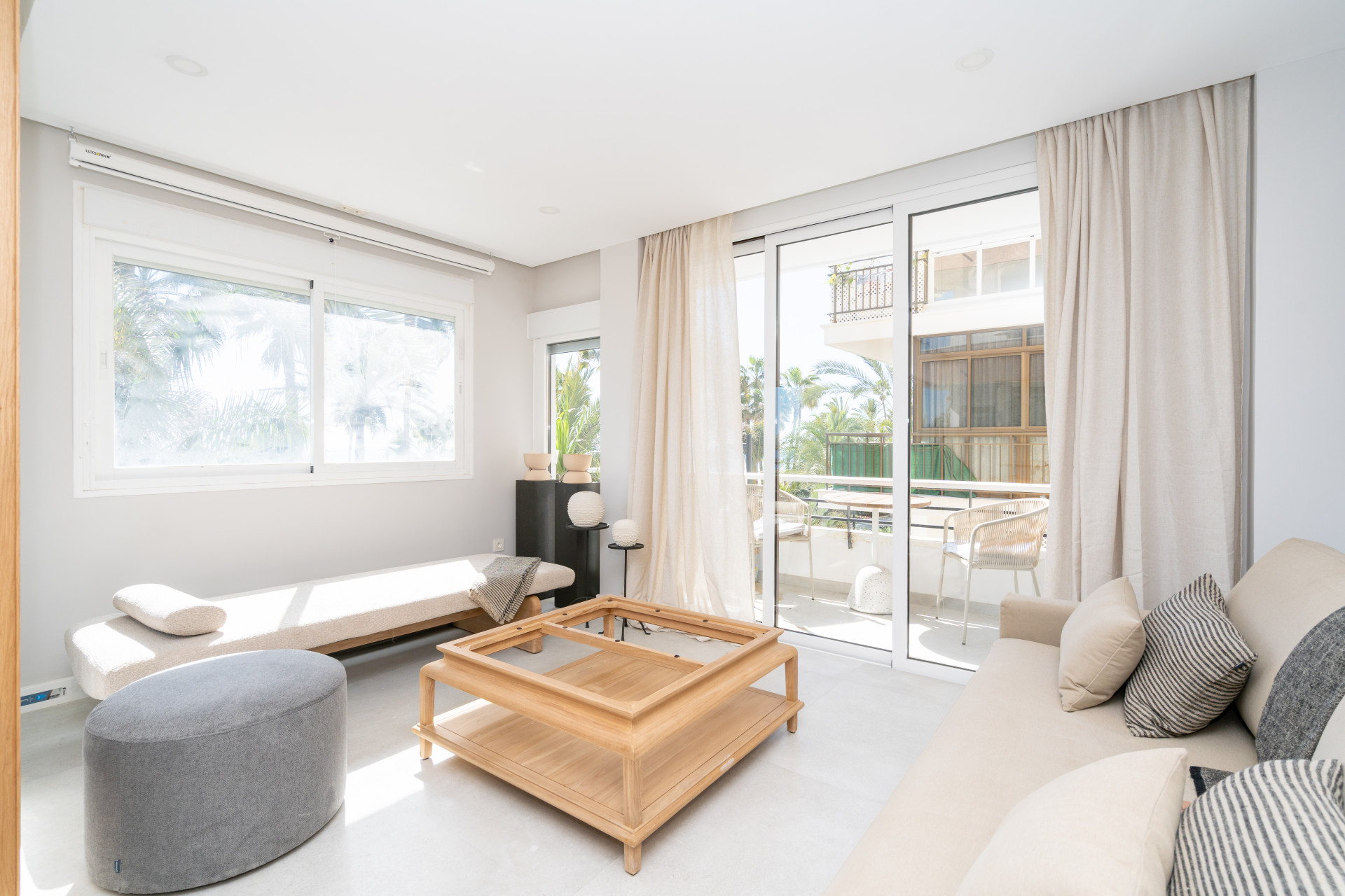Stunning first line apartment in Estepona Center — photo 11