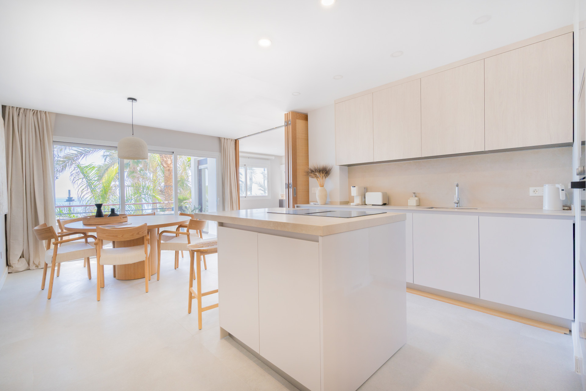 Stunning first line apartment in Estepona Center — photo 9