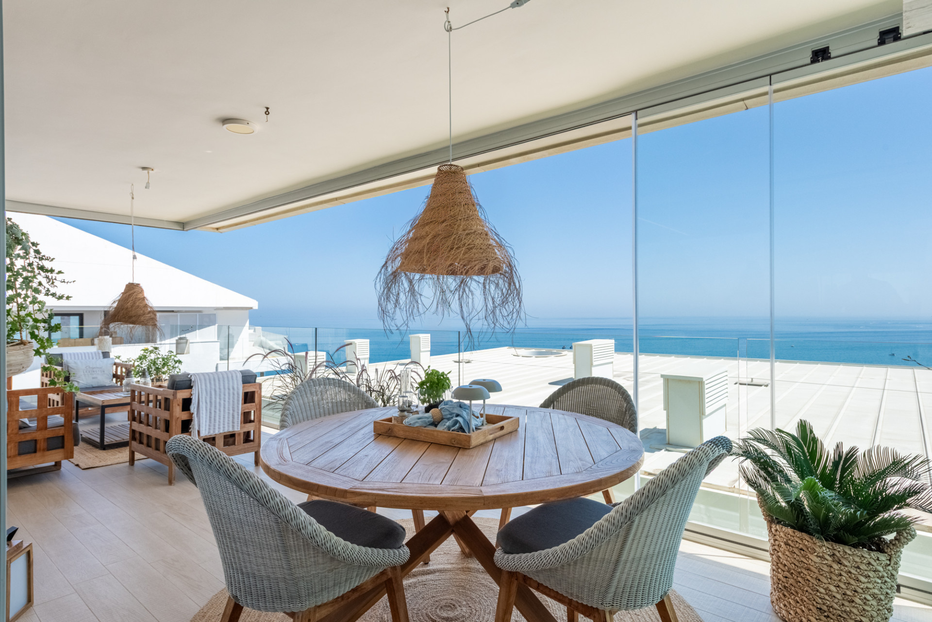 Apartamento de tres dormitorios con vistas panorámicas al mar en MedOne, El Higuerón
