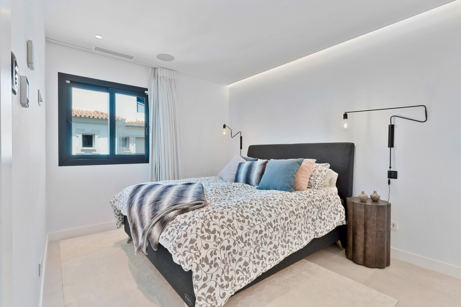 Duplex penthouse in a prime location in Puerto Banus