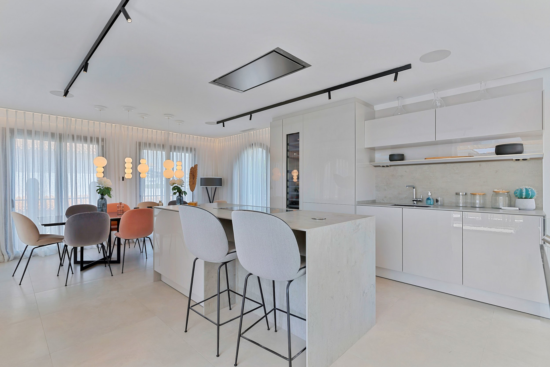 Duplex penthouse in a prime location in Puerto Banus