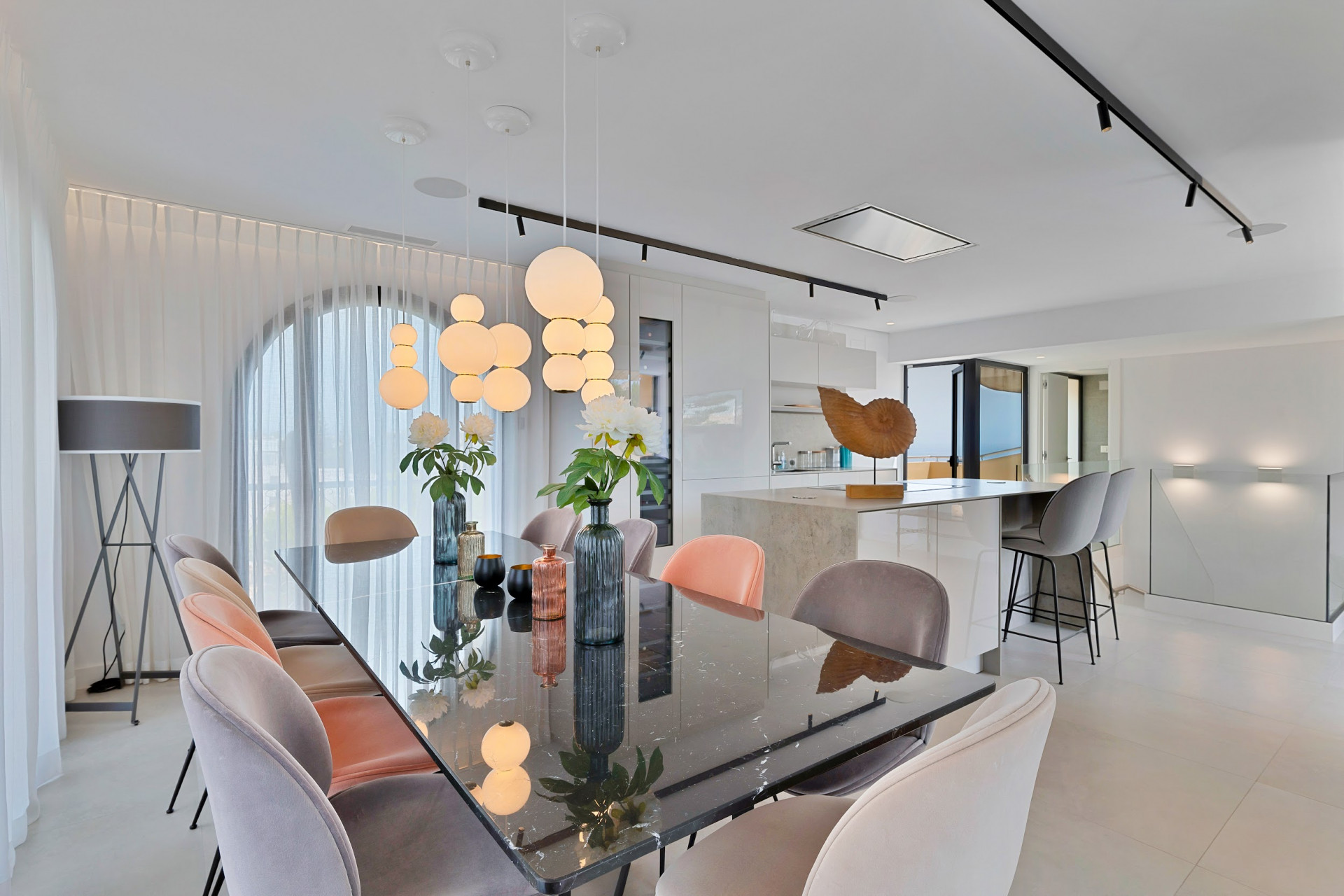 Duplex penthouse in a prime location in Puerto Banus