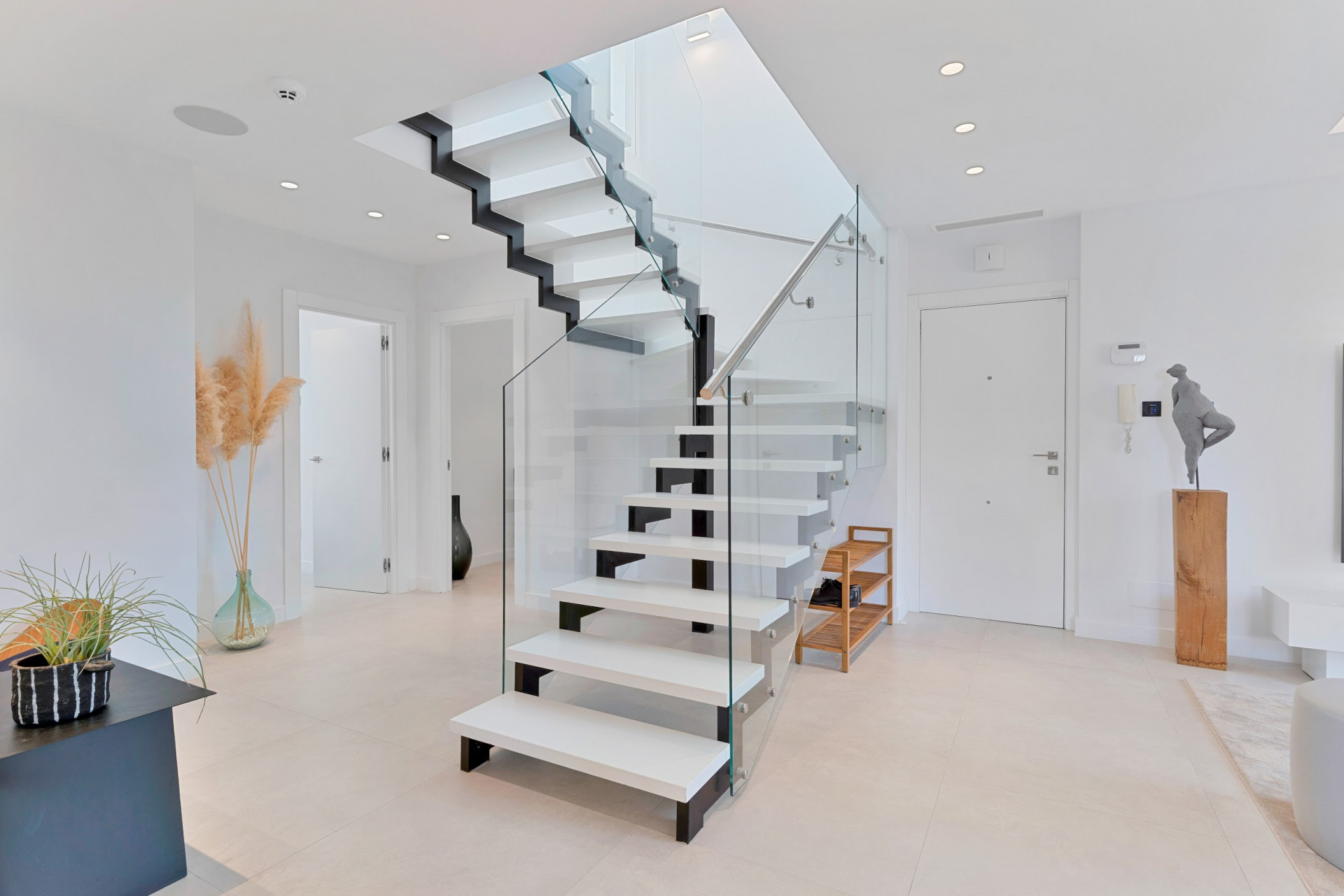 Duplex penthouse in a prime location in Puerto Banus