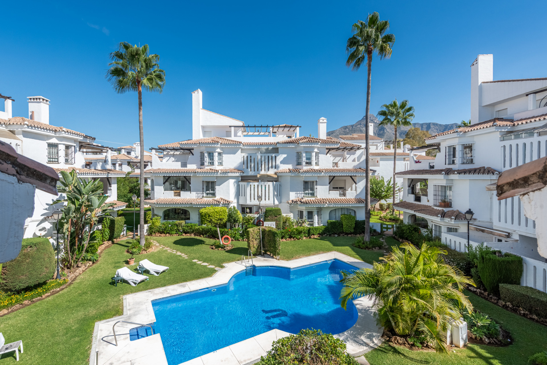 Ático Dúplex con Vistas Panorámicas en Los Naranjos de Marbella