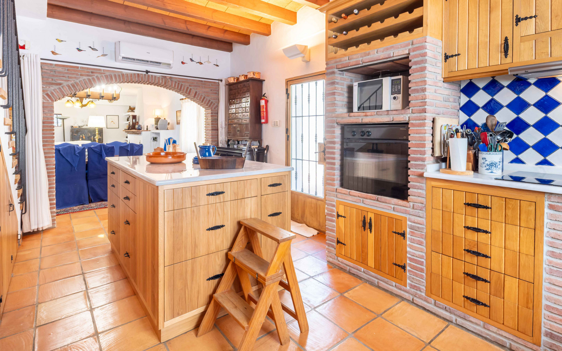 Villa rústica andaluza en Mijas pueblo con vistas panorámicas al mar y la montaña