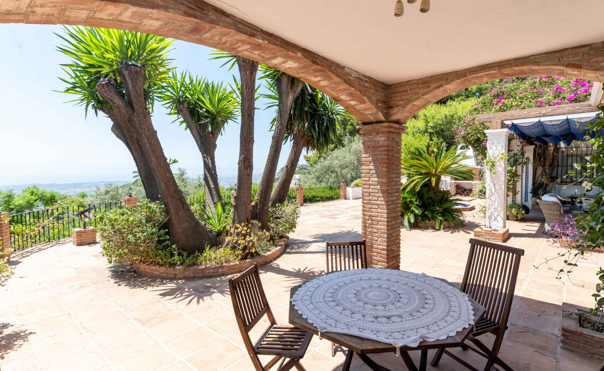 Villa rústica andaluza en Mijas pueblo con vistas panorámicas al mar y la montaña
