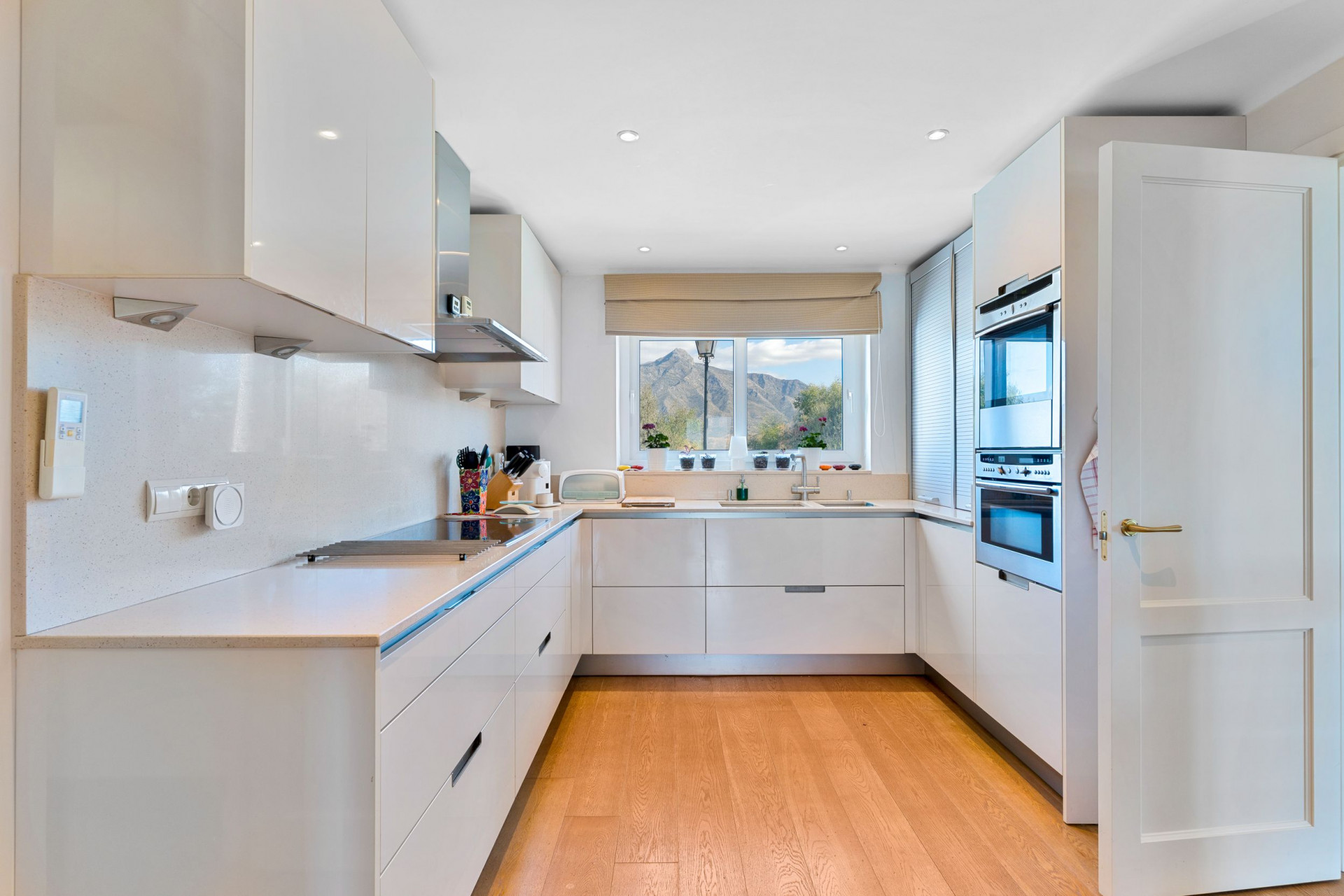 Image {index}: villa - chalet For sale, Nueva Andalucía, €1,995,000 [HFMs658171]