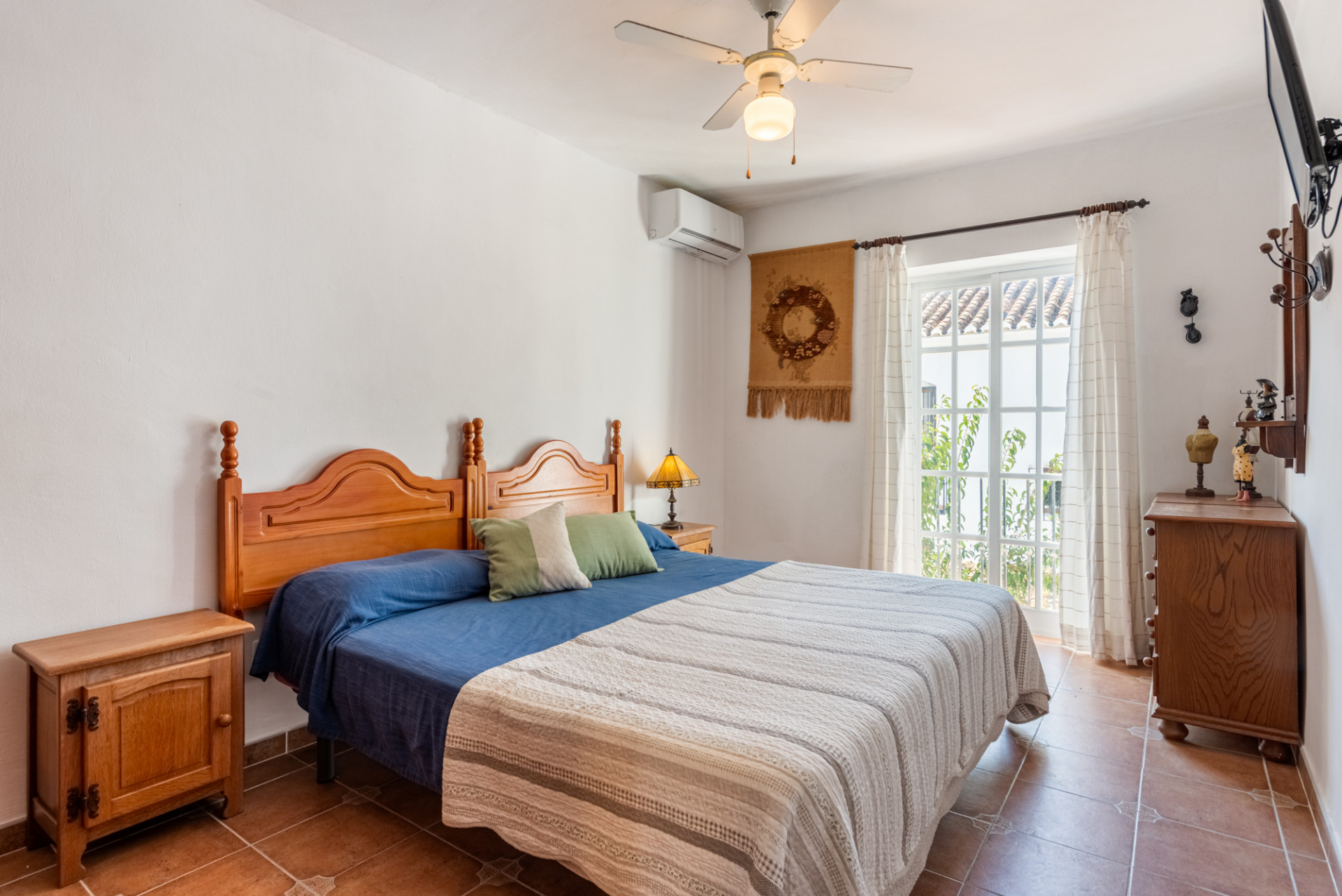 Charming townhouse for sale in Pueblo López – prime central location in Fuengirola