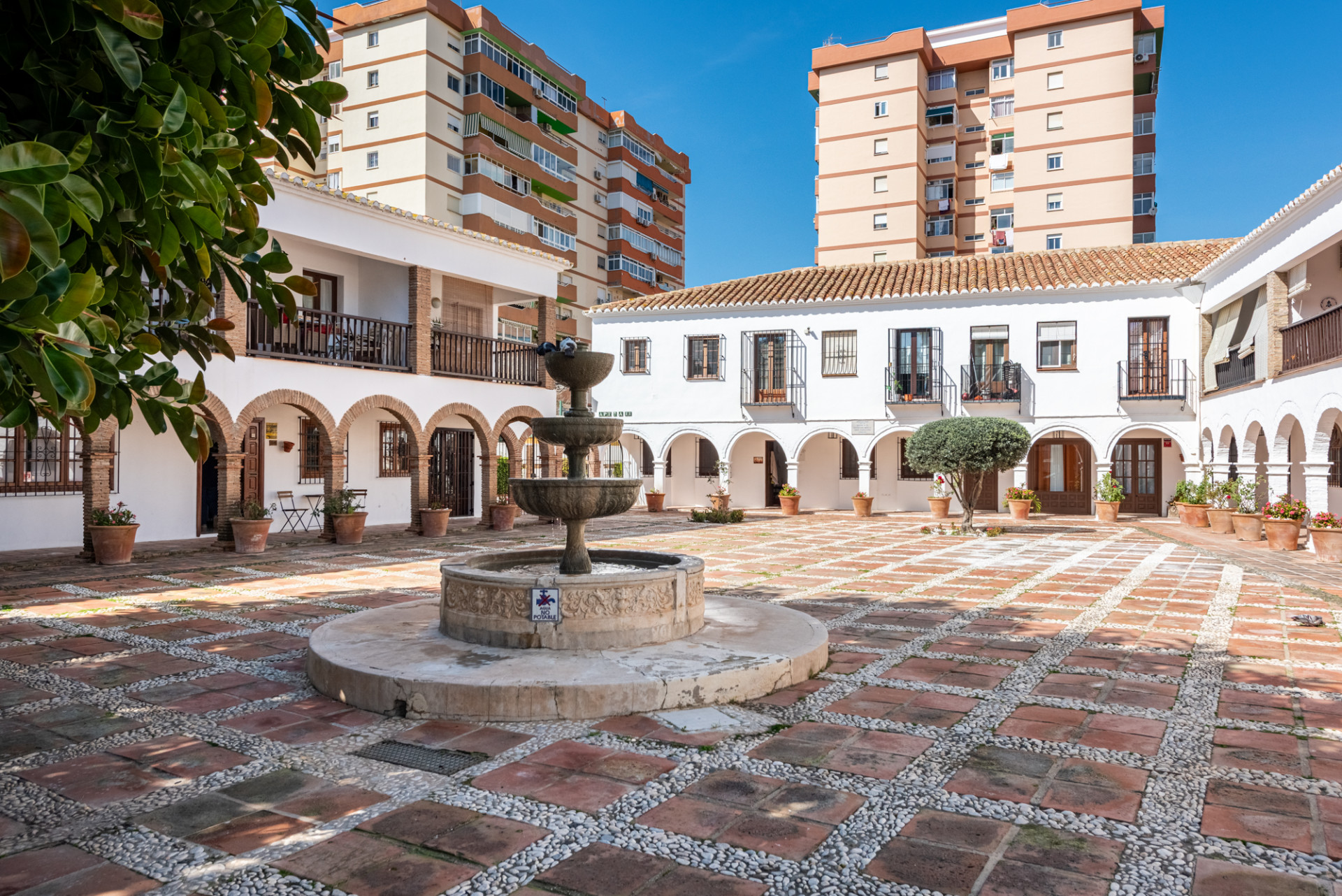 Charming townhouse for sale in Pueblo López – prime central location in Fuengirola