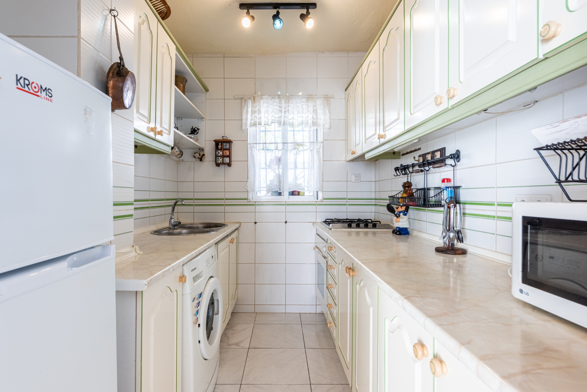 Charming townhouse for sale in Pueblo López – prime central location in Fuengirola