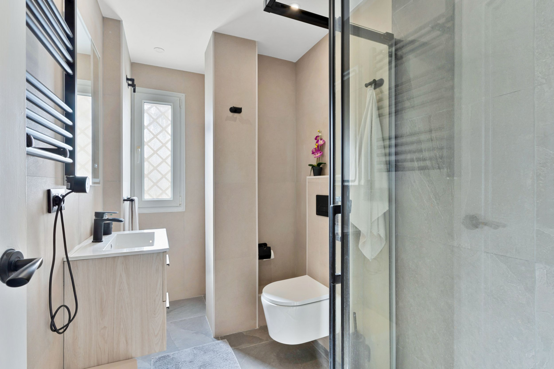 Newly renovated duplex apartment with seaviews