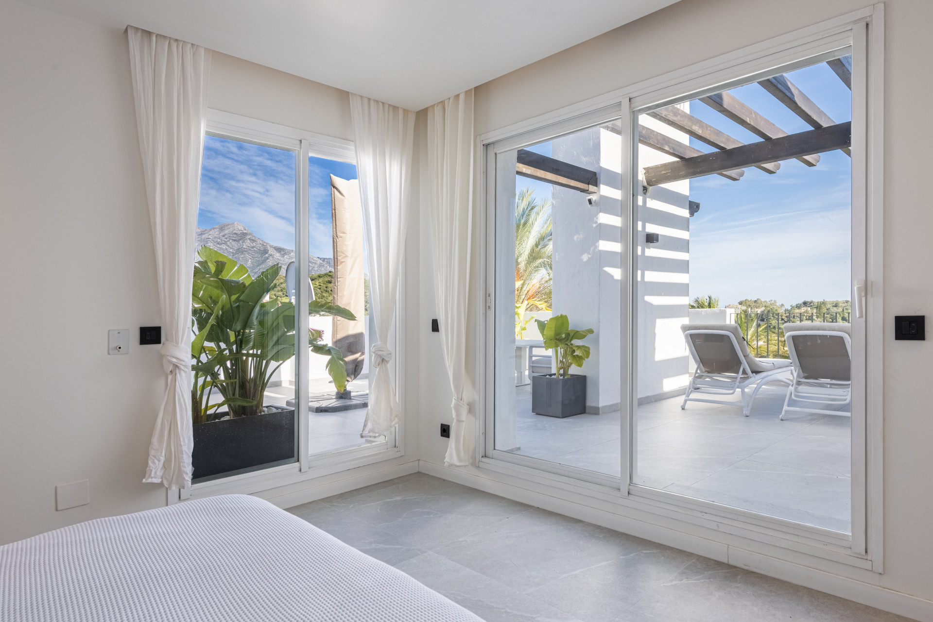 Duplex Penthouse in Altos De La Quinta