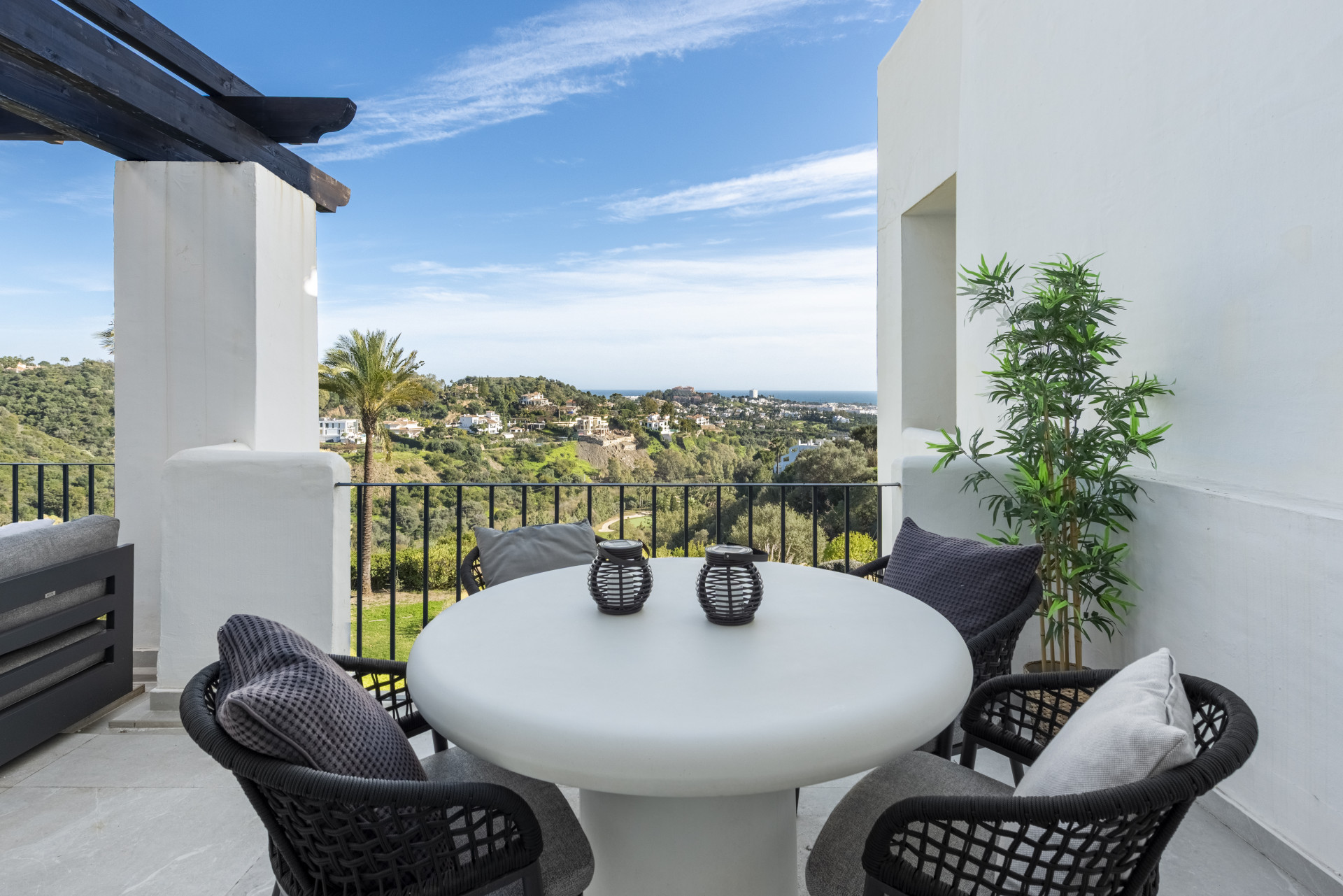 Duplex Penthouse in Altos De La Quinta