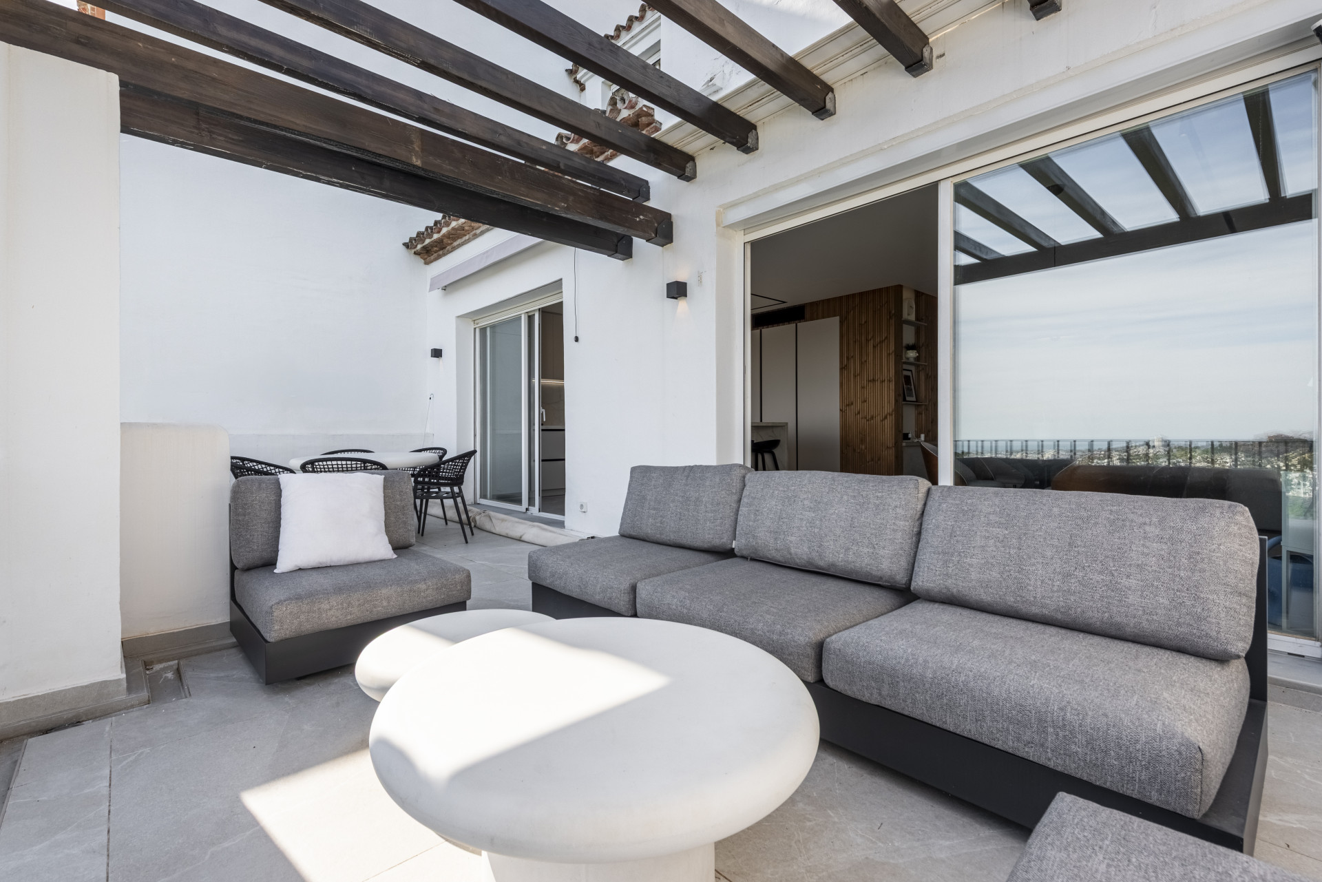 Duplex Penthouse in Altos De La Quinta