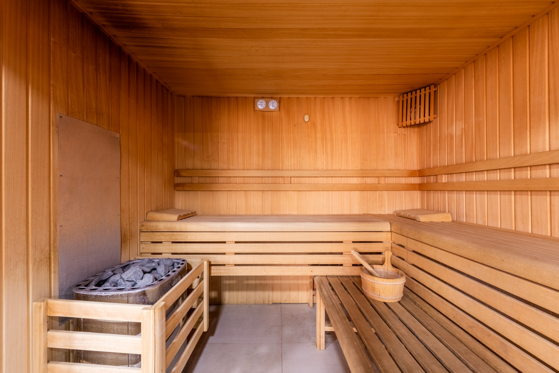 Stylish 2 bedrooms apartment with terrace and sea  views in Panoramica, El Higueron