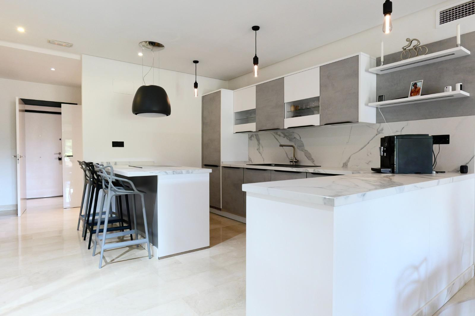 Exclusive Beachside Apartment in Las Mimosas, Walking Distance to Puerto Banús & Mistral Beach — photo 12