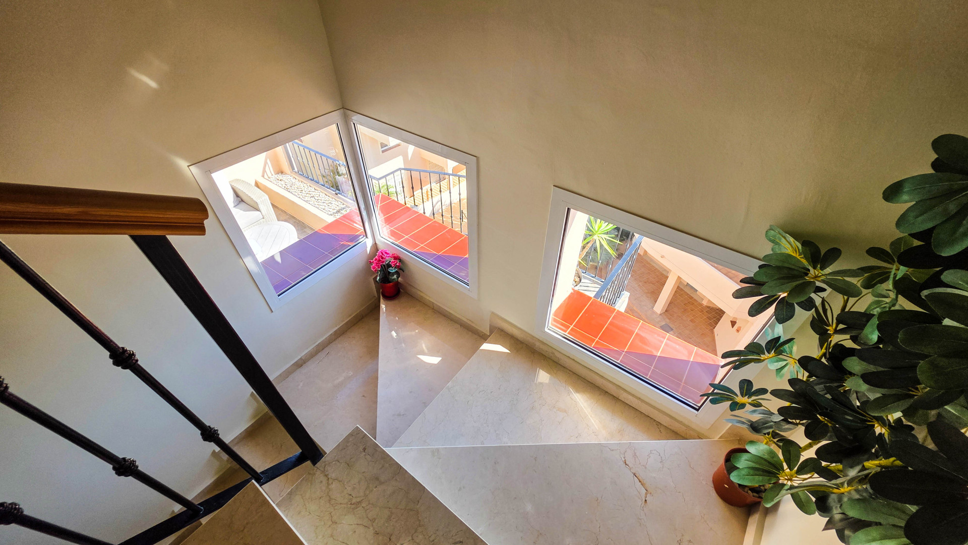 Refurbished Duplex Penthouse with Panoramic Sea and Mountain Views in La Duquesa — photo 8