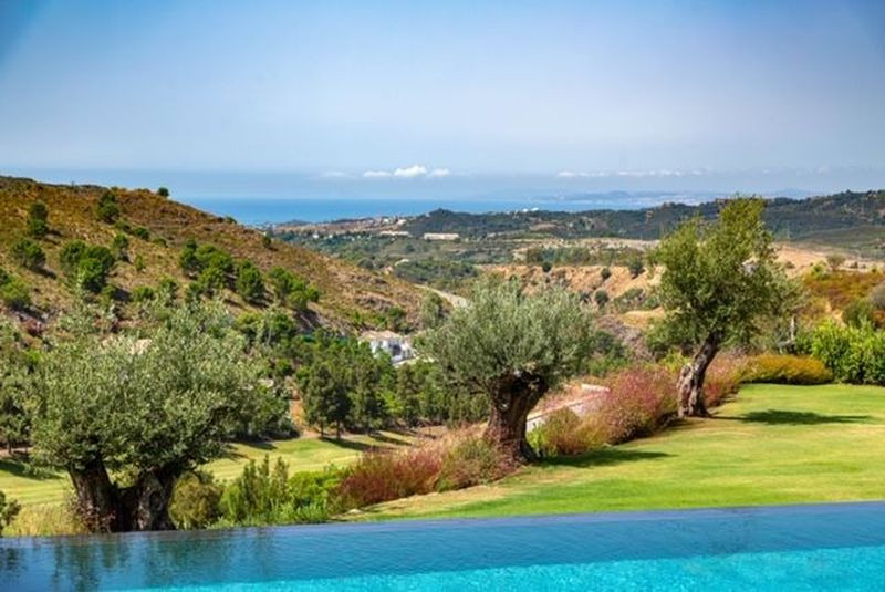 Spectacular south facing villa with sea views in Marbella Club Golf Resort 