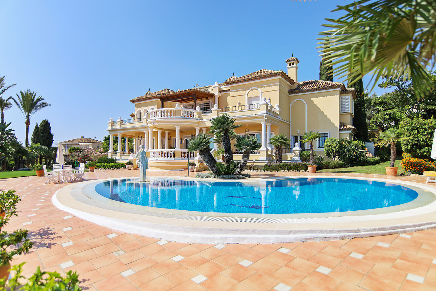Traditional top quality villa located in residential area 