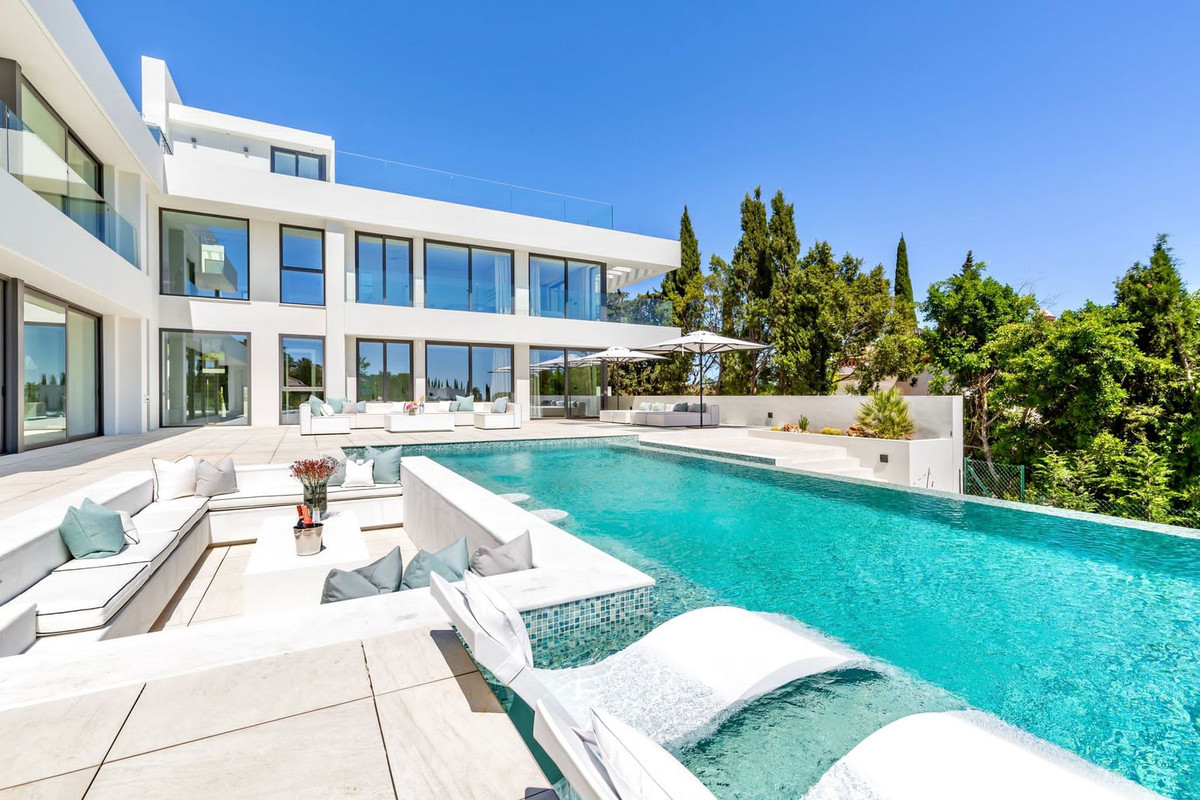 Brand-new ultra modern &quot;Mansion&quot; with stunning panoramic sea views...