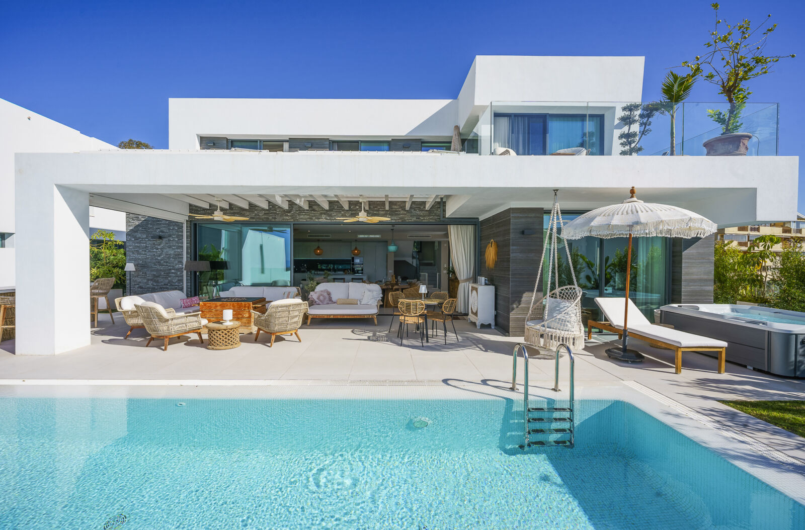 Fabulous modern villa with an amazing sea view 