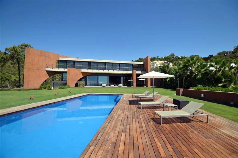 Designer State Of The Art Villa With Panoramic Sea Views &amp; 24 HR Security