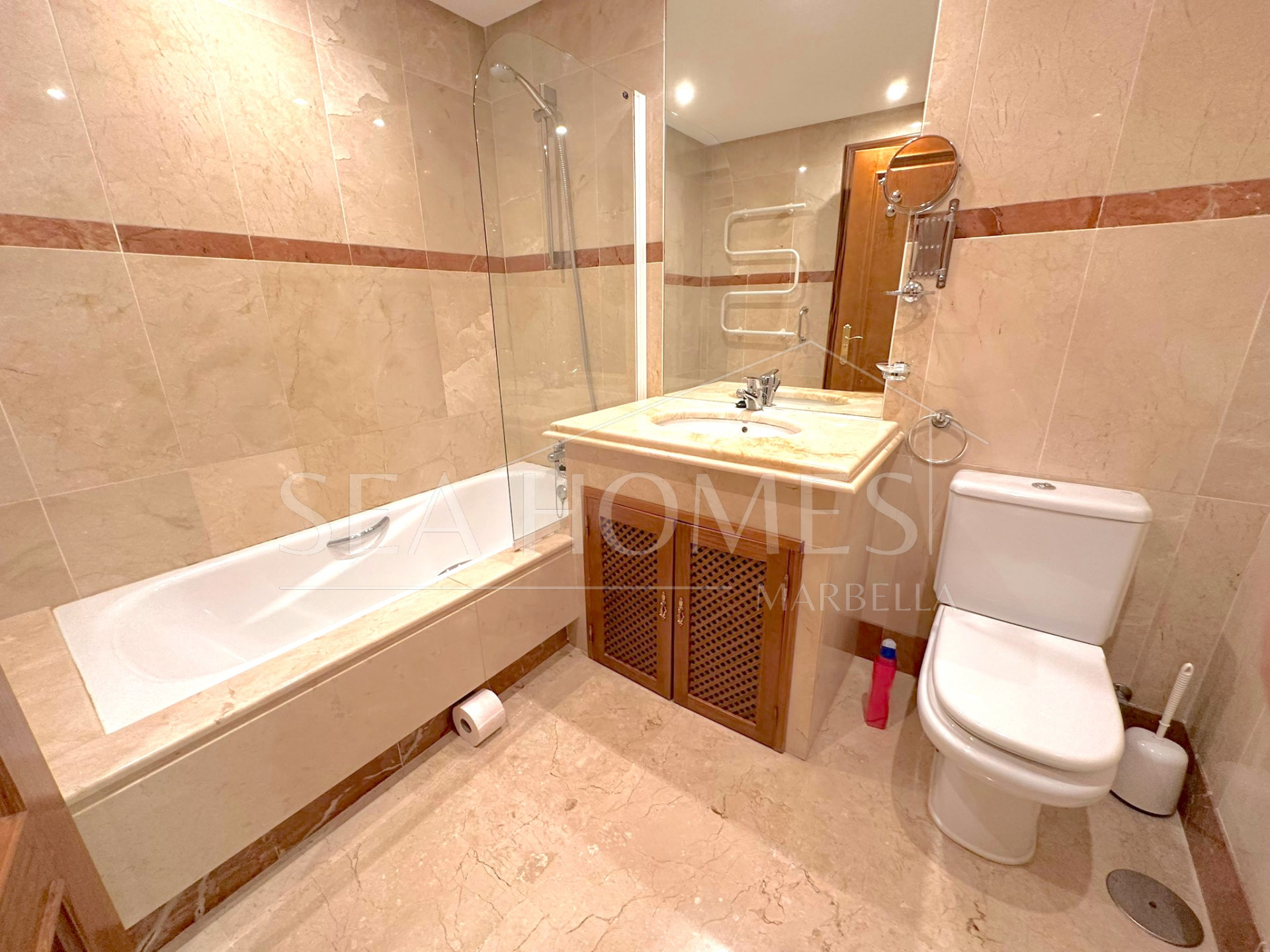 Exclusive Apartment for Sale in Costalita Urbanization, Estepona - New Golden Mile
