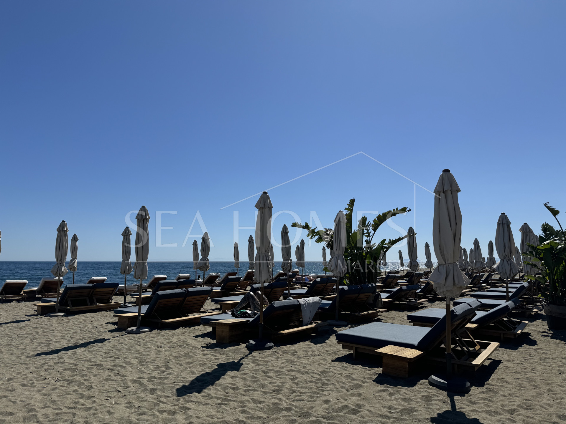 Exclusive Apartment for Sale in Costalita Urbanization, Estepona - New Golden Mile