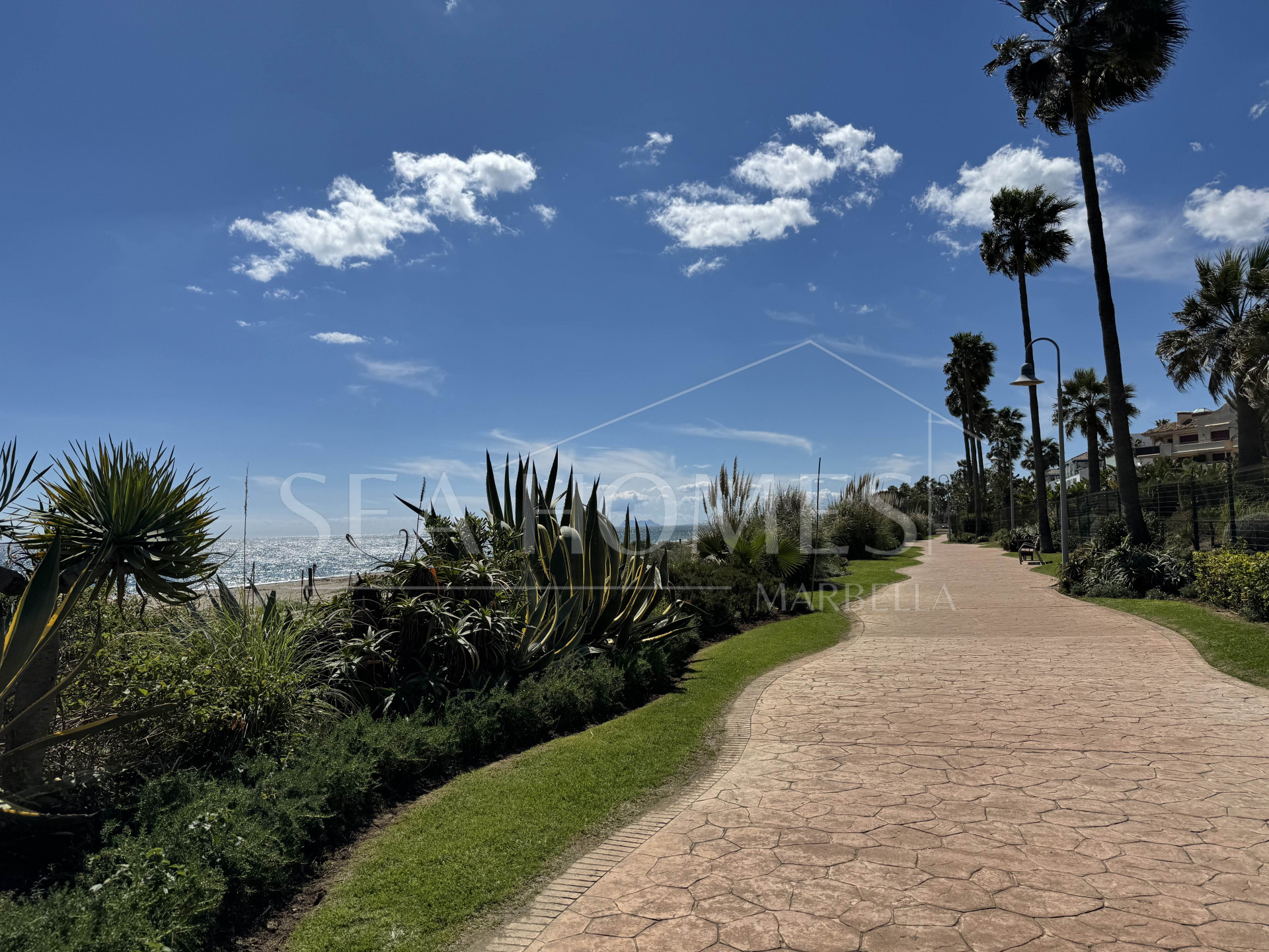 Exclusive Apartment for Sale in Costalita Urbanization, Estepona - New Golden Mile