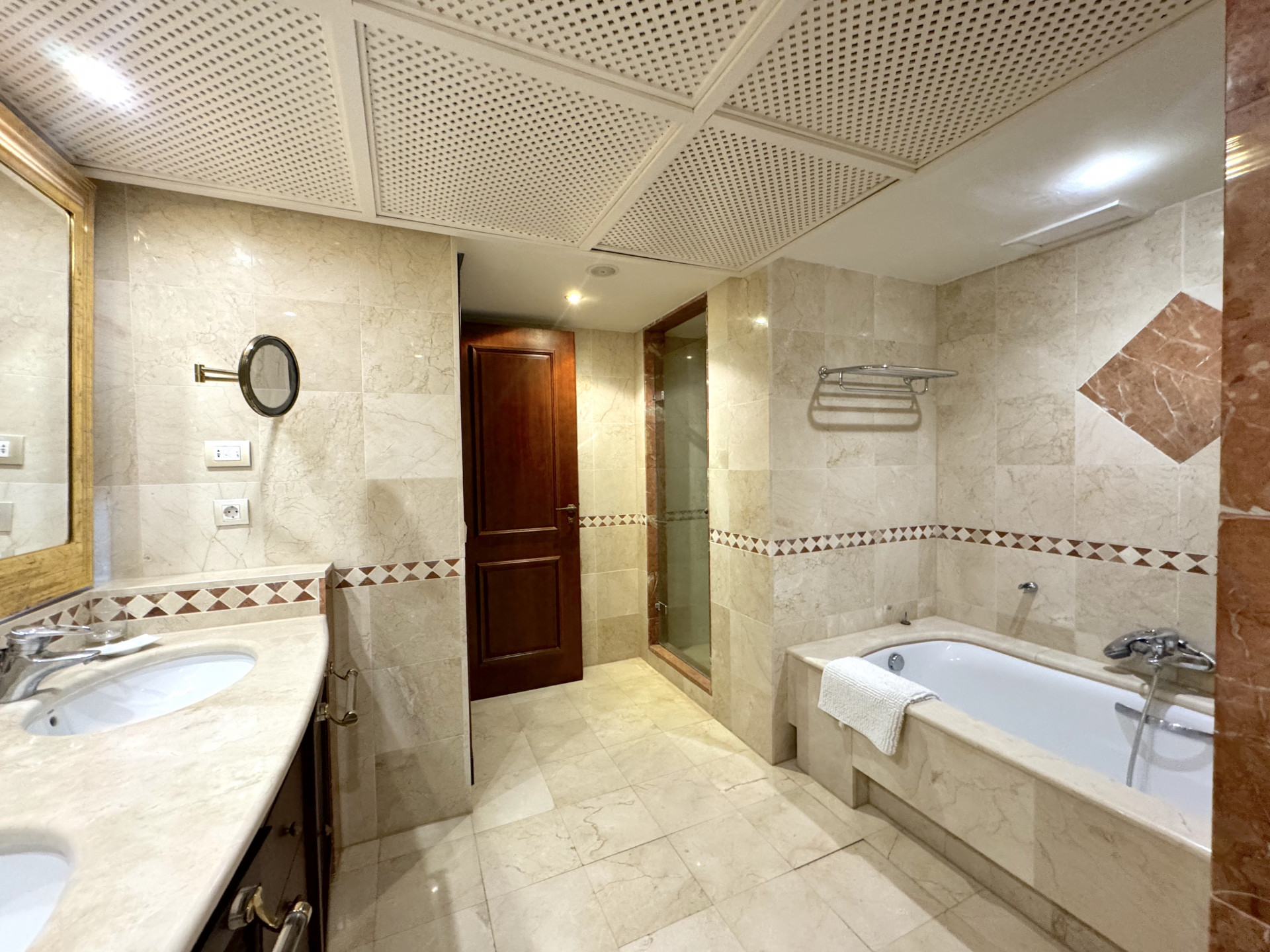 Image 4: Apartment For sale, Estepona, €1,100,000 [HFMs698329]