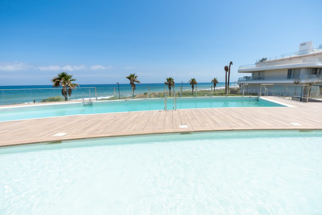 Villa  en venta en  Estepona Playa, Estepona