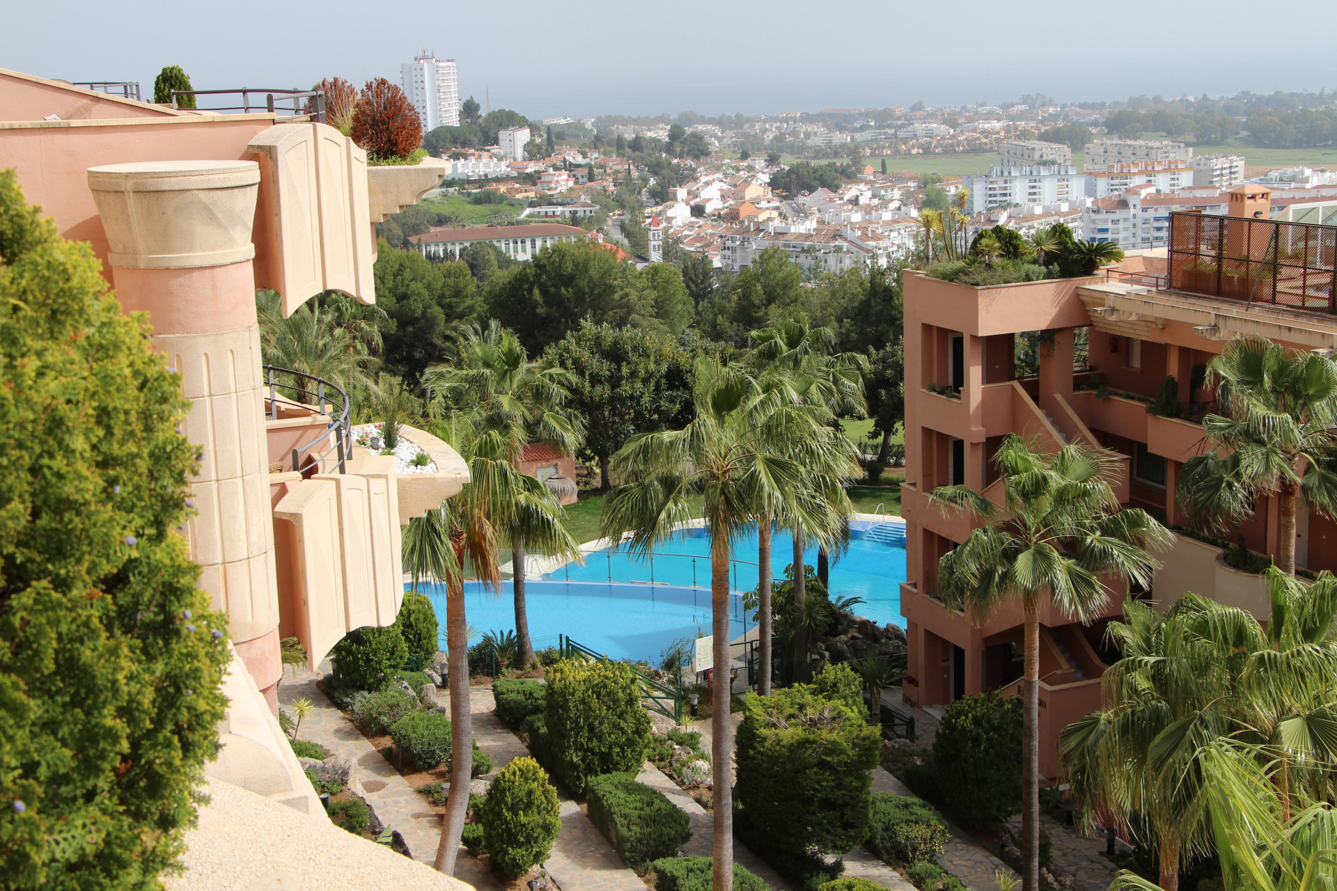 Apartment  in  Magna Marbella, Nueva Andalucia