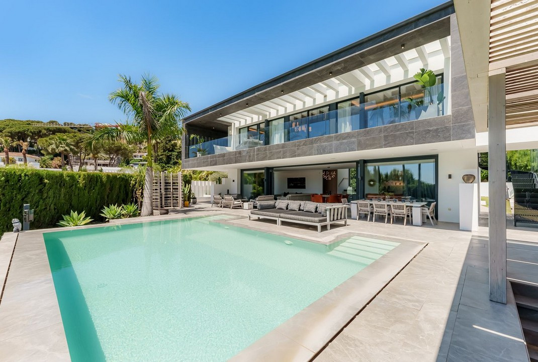 Villa for sale in  Nueva Andalucia