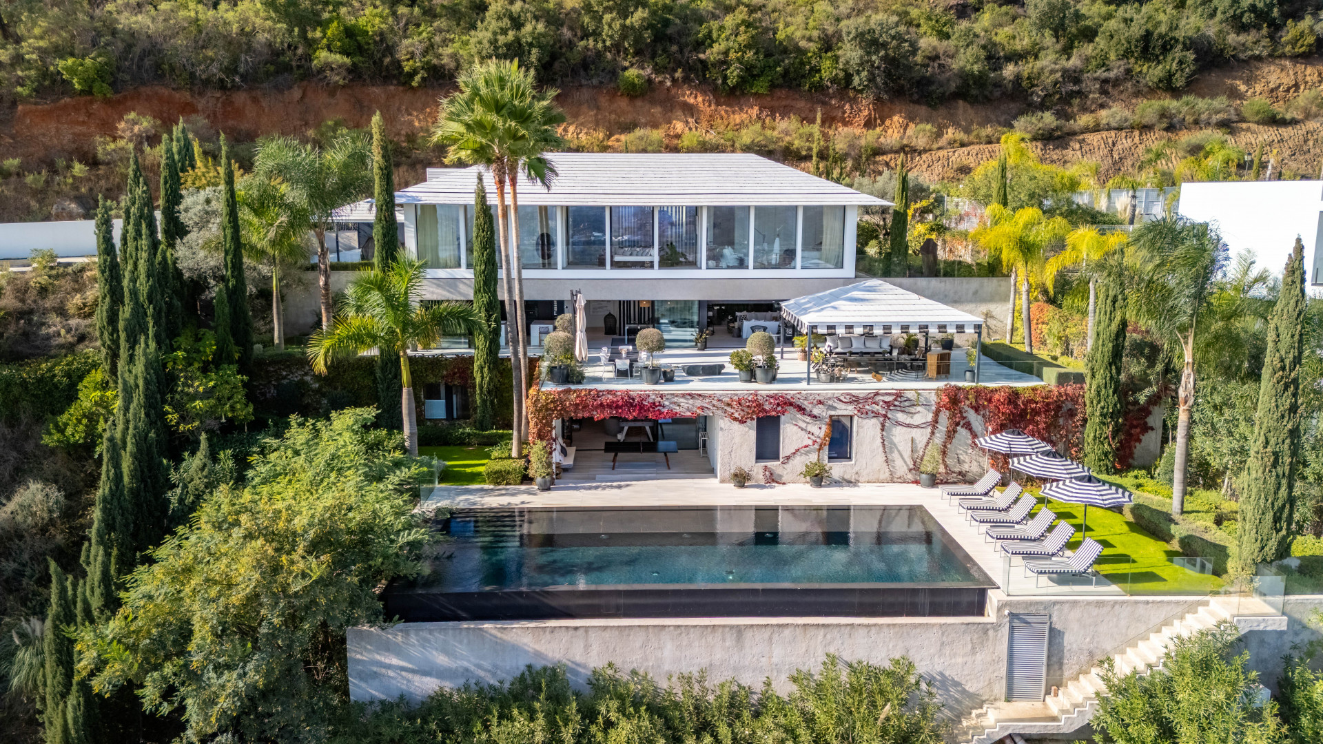 Villa for sale in  La Mairena, Marbella East