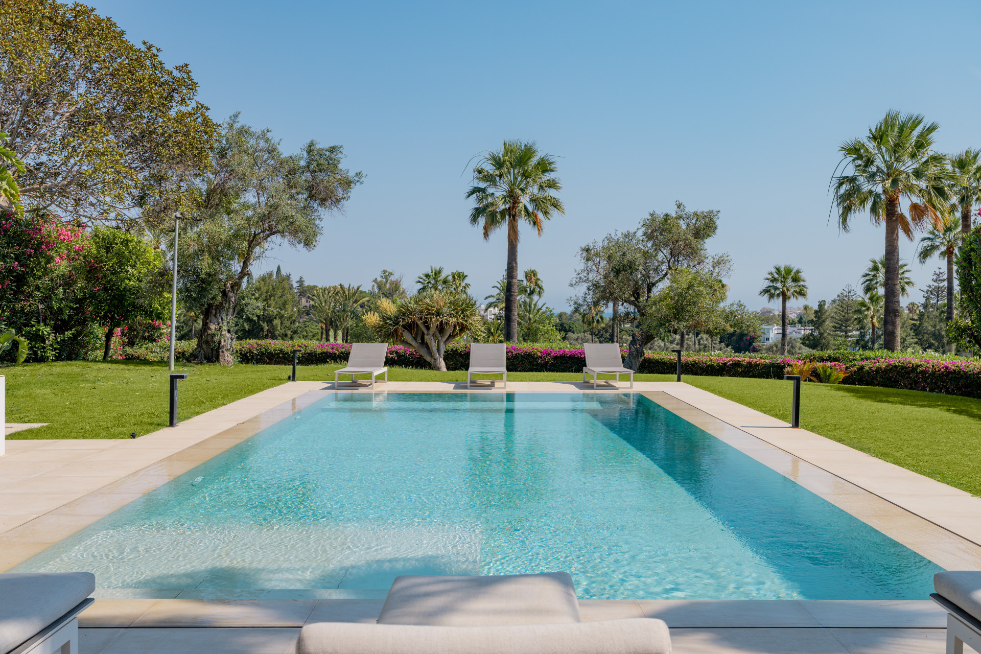 Villa zum Verkauf en Los Naranjos, Nueva Andalucia