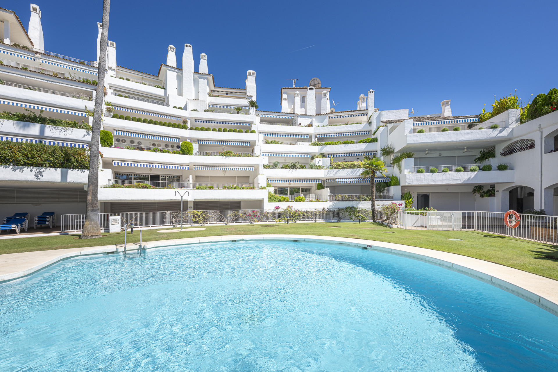 Duplex en venta en Rio Real, Marbella Este