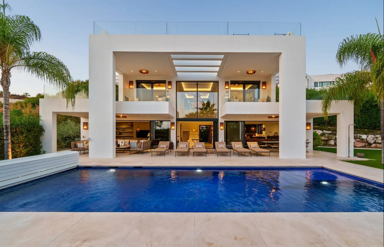 Вилла в продаже в  Haza del Conde, Новая Андалусия