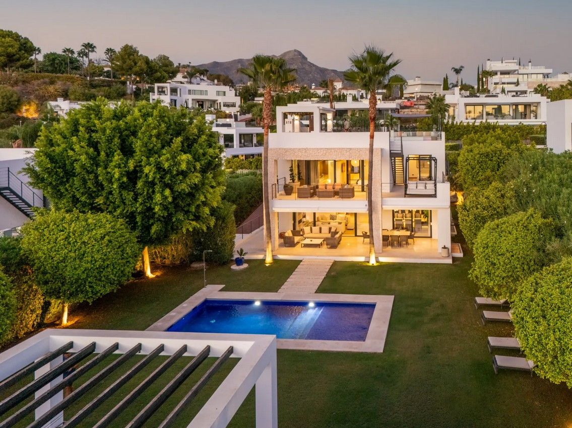 Вилла в продаже в  Новая Андалусия