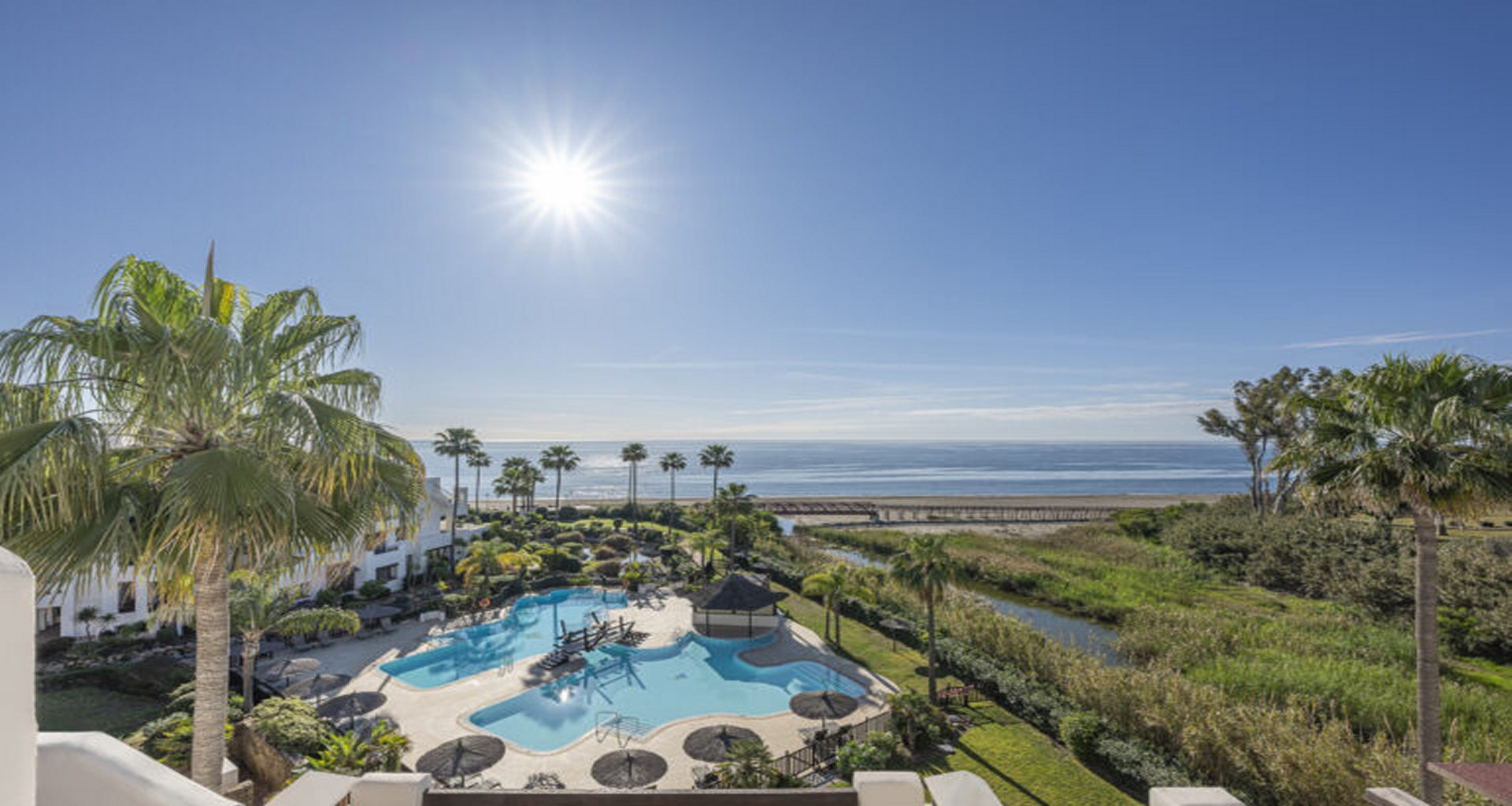 Апартамент на нижнем этаже в продаже в  Bahía del Velerín, Эстепона