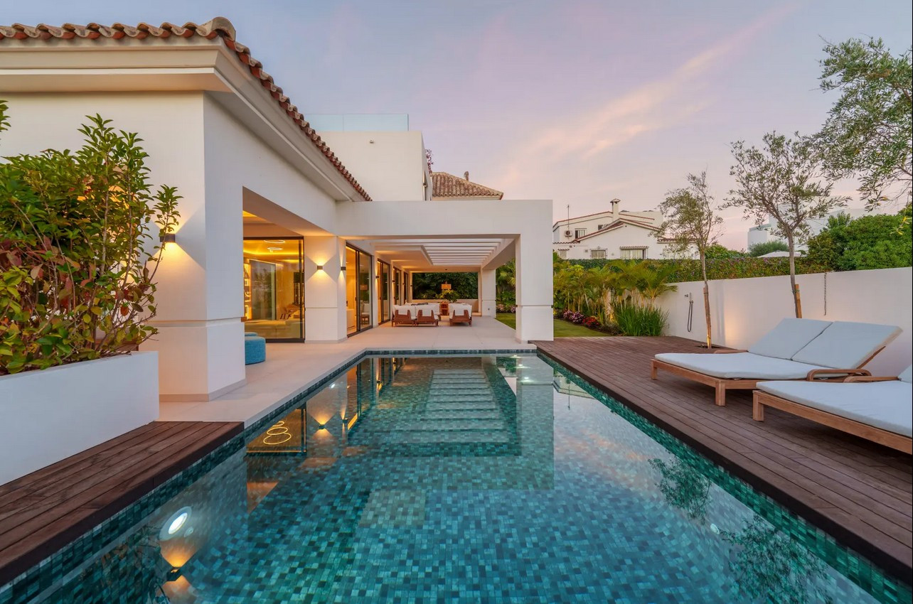 Villa for sale in  Linda Vista Baja, San Pedro de Alcantara