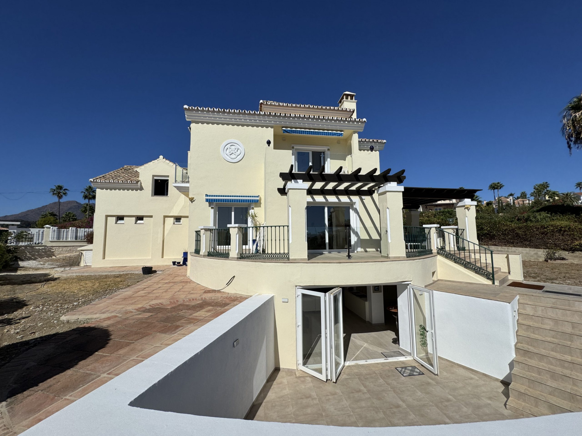 Villa en venta en Puerto Romano, Estepona