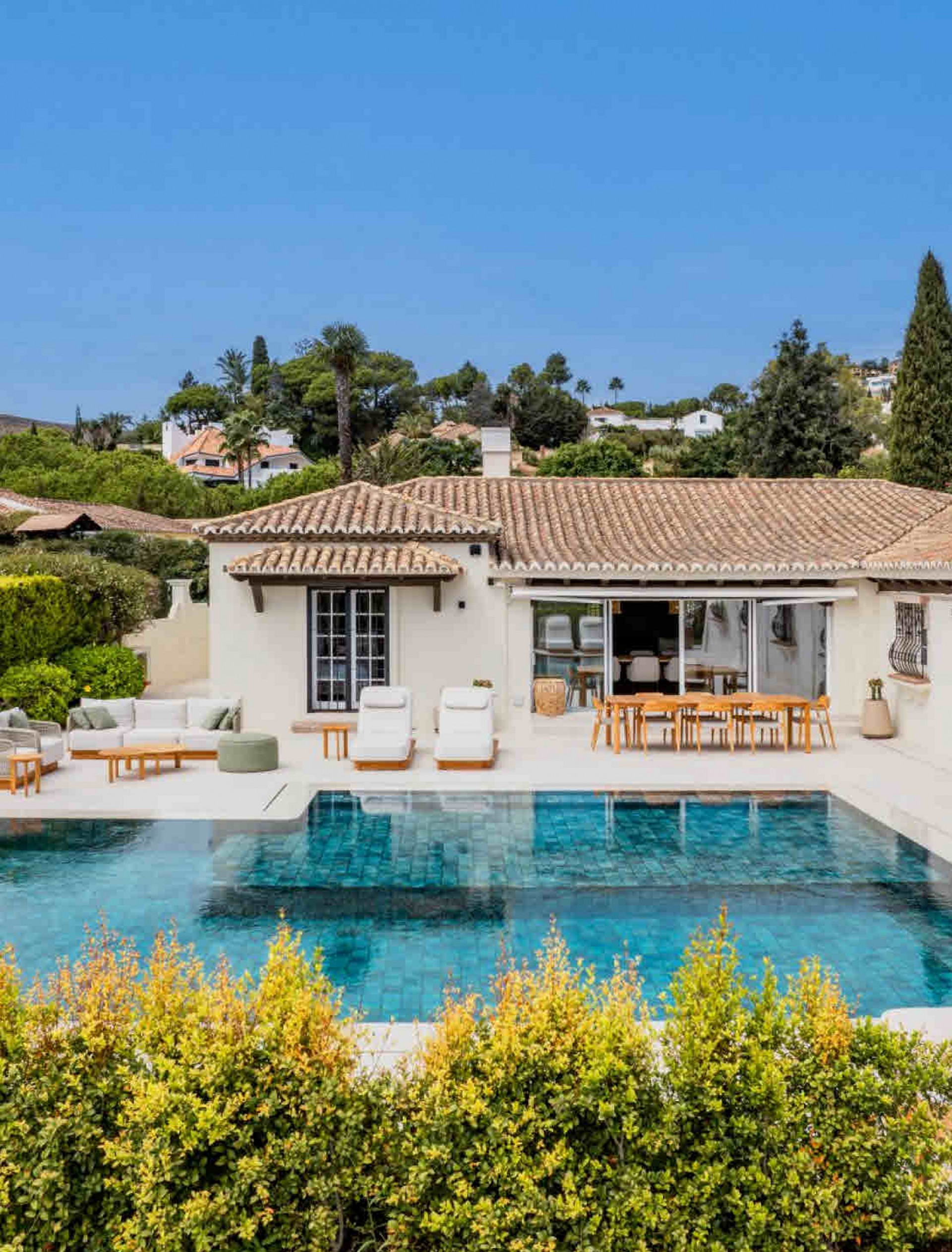 Villa en venta en Altos del Paraiso, Benahavis