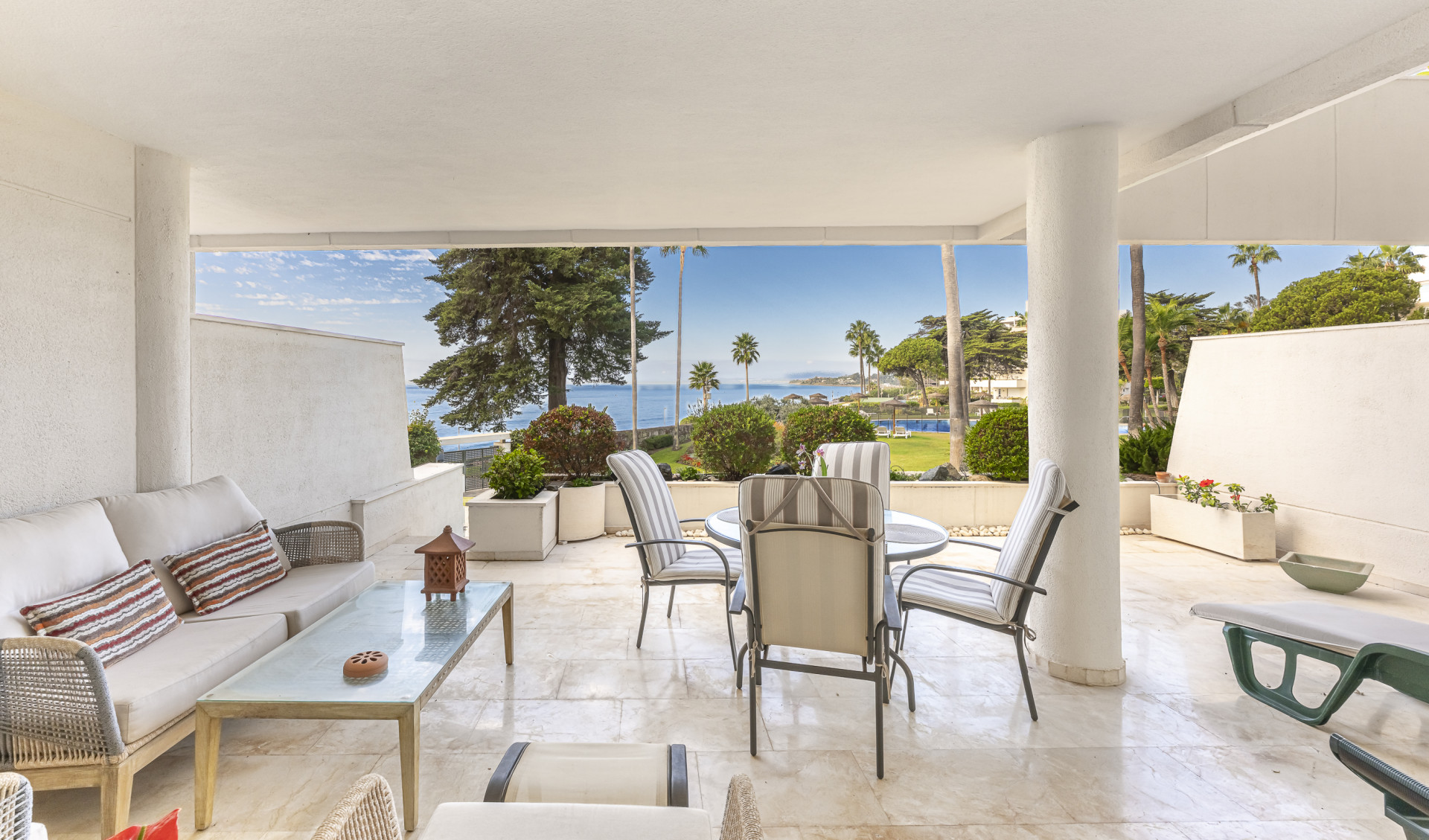 Апартамент на нижнем этаже в продаже в  Los Granados Playa, Эстепона