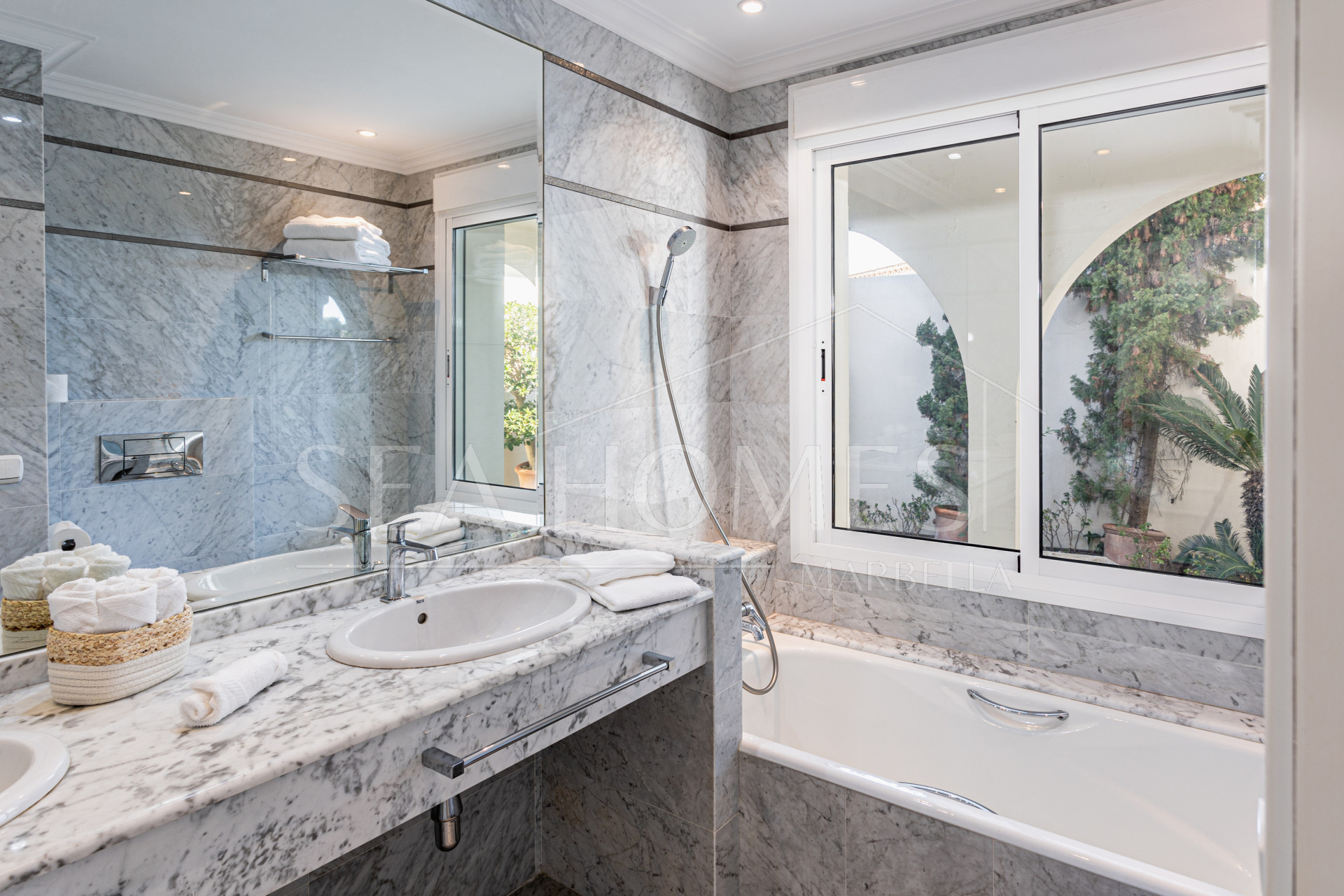 Luxury 5-bedroom villa in Los Monteros beach (Marbella) – steps from the sea with private pool