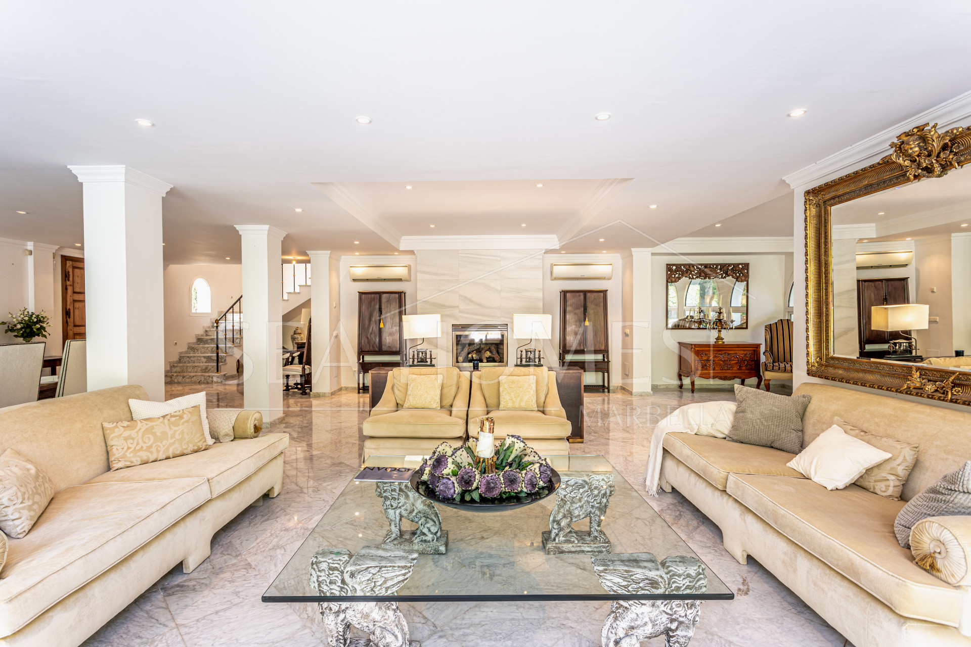 Luxury 5-bedroom villa in Los Monteros beach (Marbella) – steps from the sea with private pool