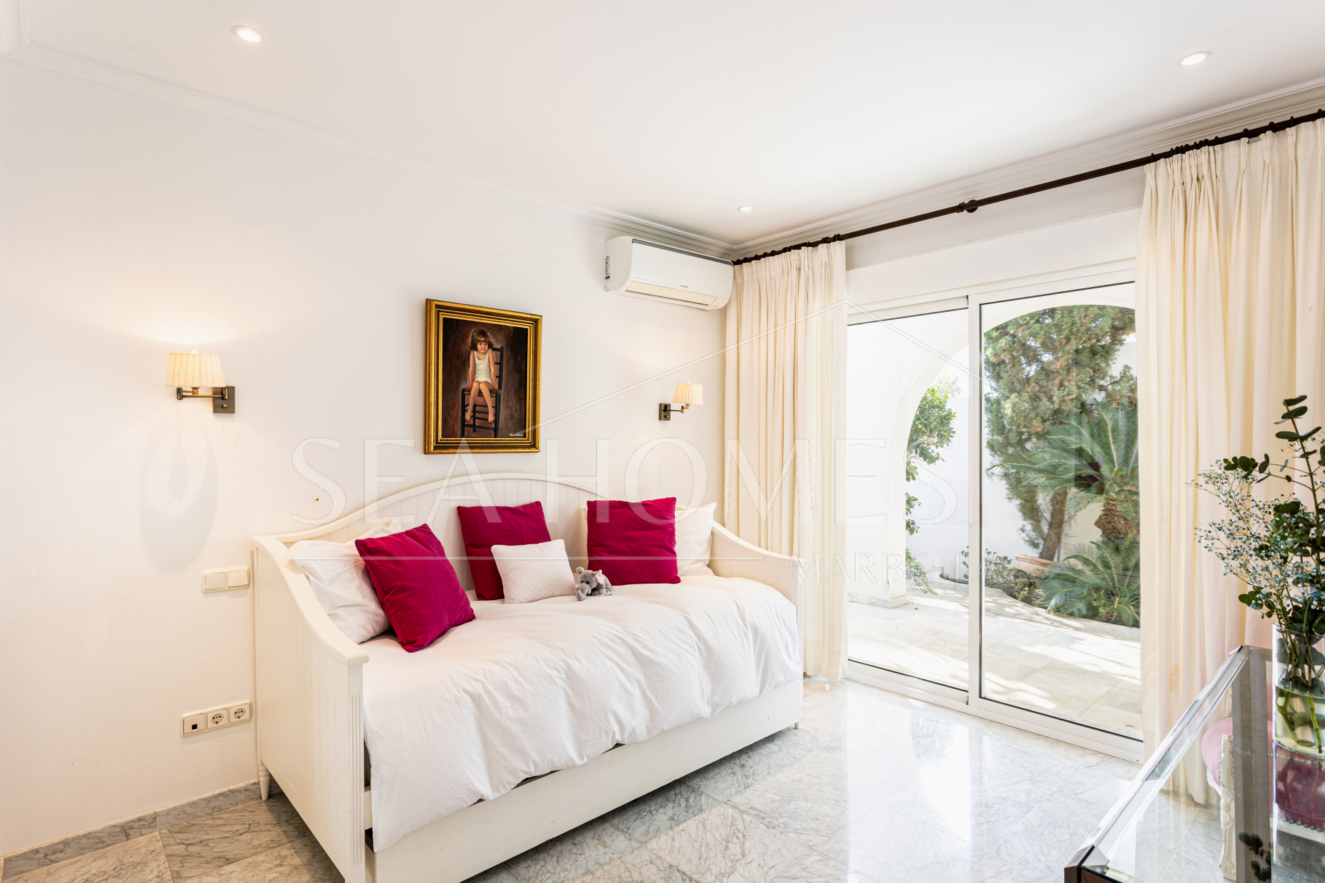 Luxury 5-bedroom villa in Los Monteros beach (Marbella) – steps from the sea with private pool